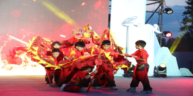 新農(nóng)社區(qū)慈善晚會(huì)圓滿落幕，共筑社區(qū)愛心橋梁