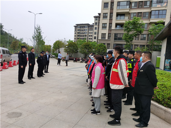攝山村：學(xué)黨史、辦實(shí)事 小區(qū)反電詐宣傳不停歇