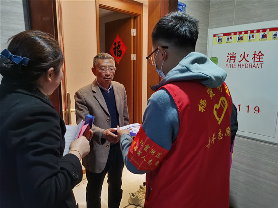 攝山村：學(xué)黨史、辦實(shí)事 小區(qū)反電詐宣傳不停歇