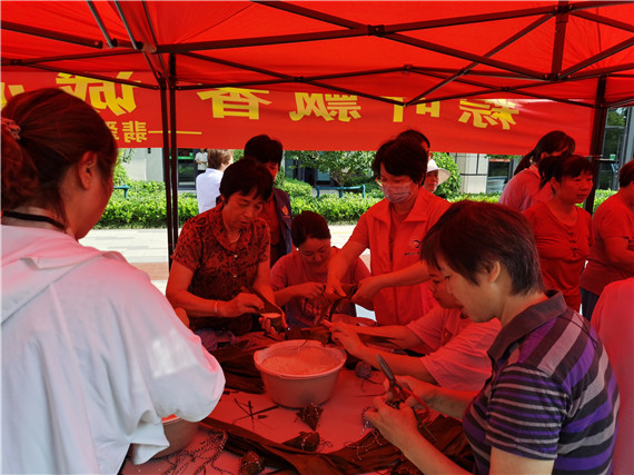 攝山村:聽(tīng)紅色故事 做香包 品味不一樣的端午