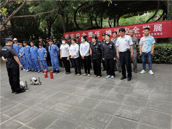 翠林山莊社區(qū):創(chuàng)建安全發(fā)展示范城市 開展消防演練